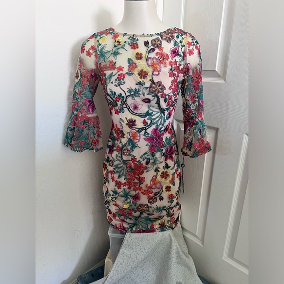 ADRIANNA PAPELL NWT colorful floral lace overlay bell sleeve sheath dress size 2 - Picture 1 of 9